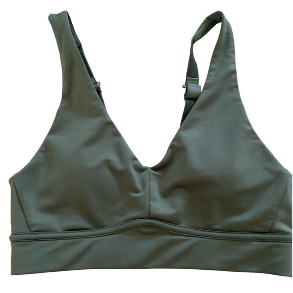 Fabletics All Day Every Day Low Impact Bra size M in olive green - Picture 1 of 3